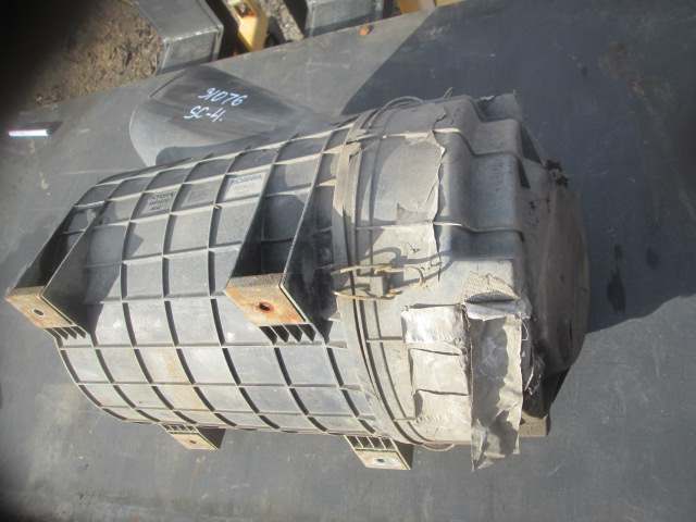Корпус воздушного фильтра скания 1335675 1335673 Scania 144 DSC1413